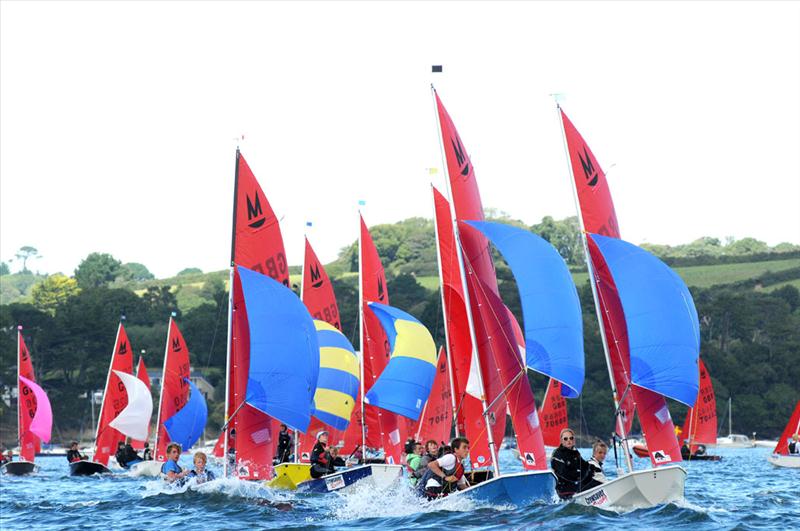 Mirror Dinghies racing on a reach